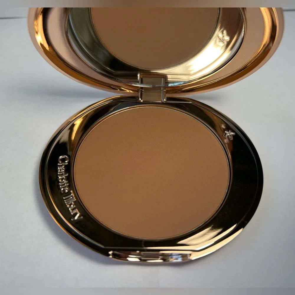 NWT🌷#4 - Charlotte Tilbury’s Airbrush Flawless Finish Blurring & Setting Powder